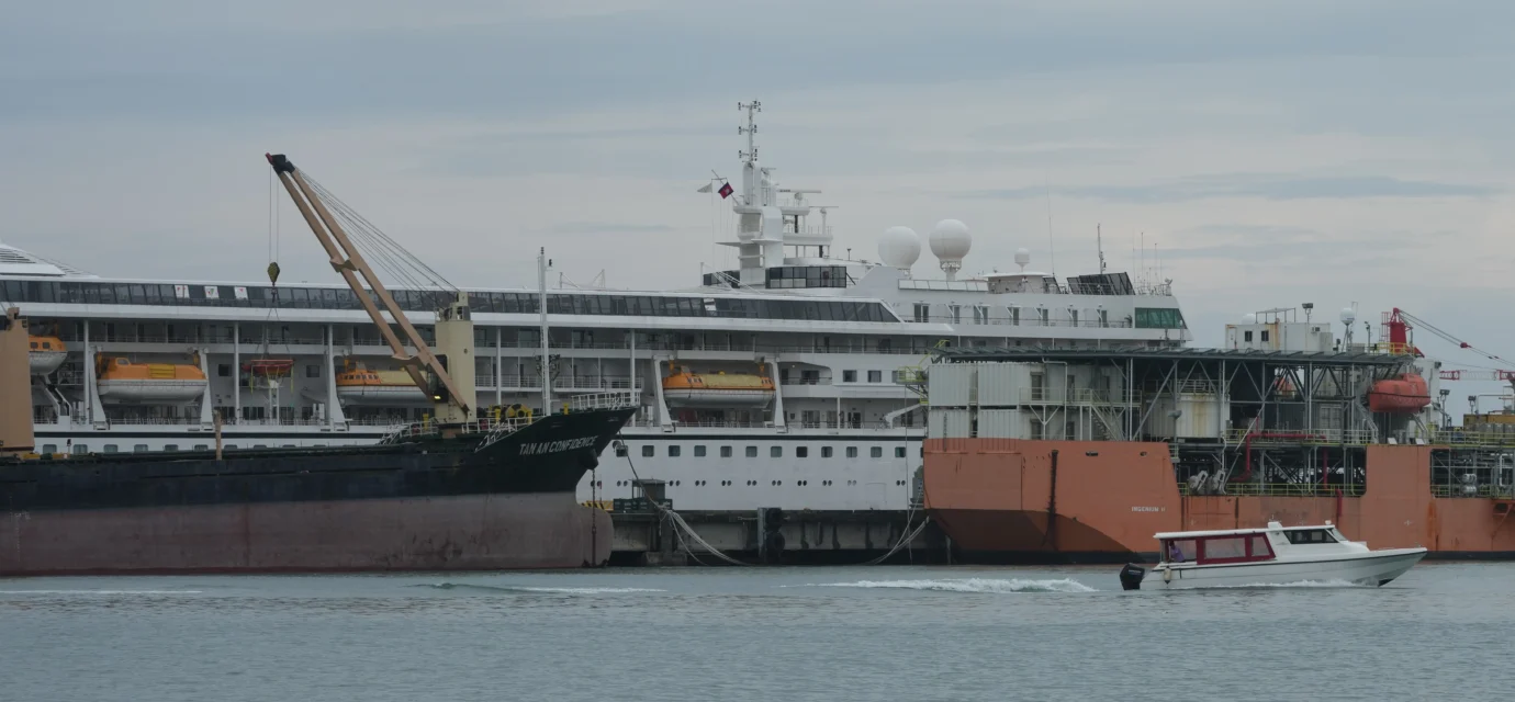 A U.S. cruise ship ends voyage due to fuel costs and passengers lose their homes