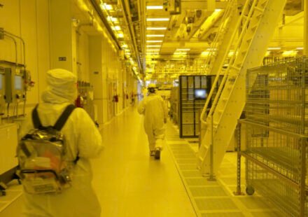 Intel gets waiver after worries fuzzy US ban on foreign-made robots may hit fabs