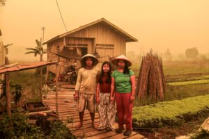 ‘Looks like Mars’: Toxic smog from Indonesia wildfires sparks health crisis, protests