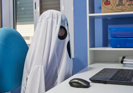 Thousands of “ghost students” use AI to steal millions in student loans, DOJ says